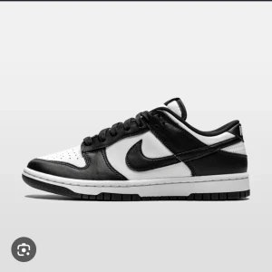 Säljer mina Panda Dunks!  - Ganska Nya och är i fina skick! 