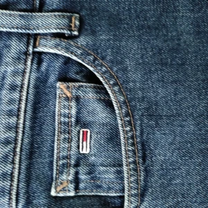 Wide Tommy Hilfiger Jeans - Midja: 35,5cm Längd: 113cm Benbredd: 34,5cm  Feta Jeans jag hittat på Sellpy. Tyvärr passar dom mig inte. Dom är så gott som nya.