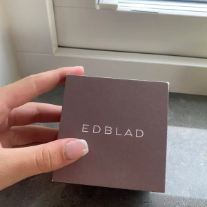 EDBLAD RING - Aldrig använd-250 kr då den ej kommer till användning 💞 i ringen står det 16,8 