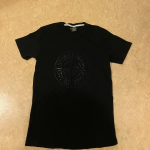 Stone island tshirt  - Helt ny jag användt den 4 gånger köpt för 1100 