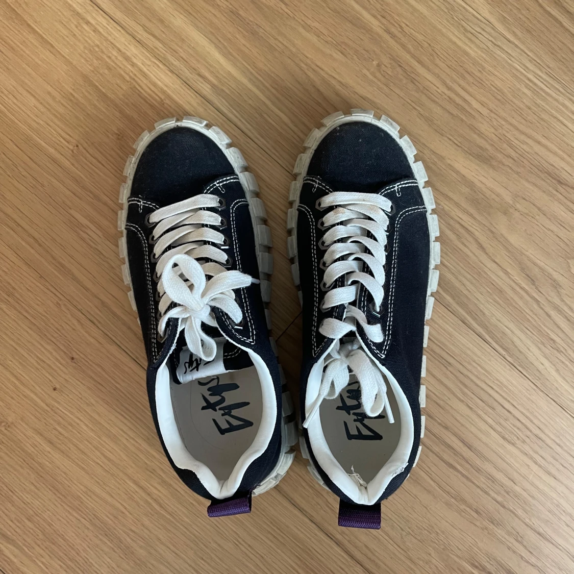 Sneakers  - 91
