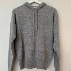 Kashmir hoodie - Skick: 9/10, Färg: grå, Storlek: S, Vårt pris: 999kr