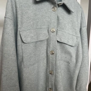 Jacka - Vår och höst jacka aldrig använd 