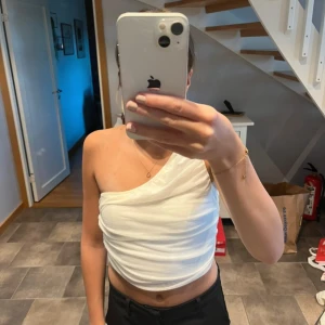 vit topp - vit topp, bara använd ett par få gånger 