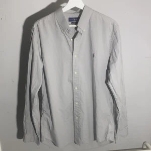 Ralph Lauren skjorta  - Inköpt för 1999kr Bra skick👍✅  Lägg ett prisförslag så löser vi 