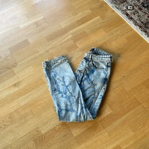 Blixt byxor  - Storlek 28  Stil street wear  Kontakta mig innan du köper