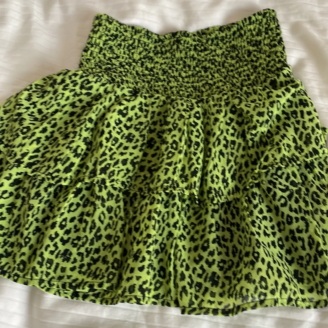 Säljer en jättefin grön leopard kjol💚🐆 - 90