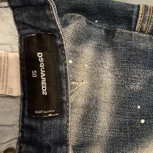 Jag vill sälja mina d-square jeans som jag har haft i några månader, tyvärr hittar jag ej kvittot men det är äkta byxor. De är i storlek 50 och vill ni veta mer så är det bara o skriva. Den som köper får även med en äkta lv mössa. 