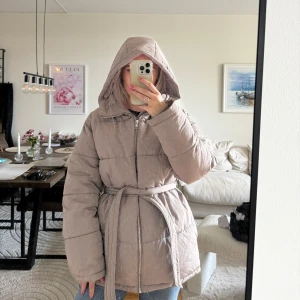 Puffer jacket  - Stor och superskön puffig jacka som håller värmen❄️Använd ett fåtal gånger förra vintern, som ny i skicket. 🩷 Stor i storlek! 