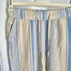 Pyjamas byxor - Fina pyjamas byxor som tyvärr är för korta på mig som är runt 177😔 Finns inga skador och är som nya!💗