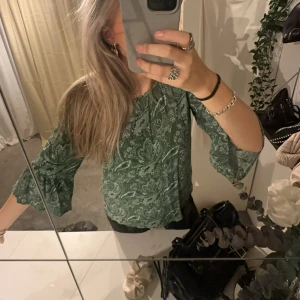 Blus  - Jätte söt grön blus💞💞