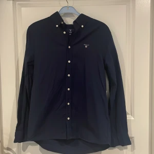 GANT Skjorta - Storlek 158-164. 9/10 knappt använt skick. Ordinarie pris 749 kr. 