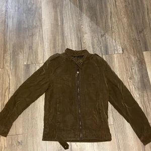 Jacka - Archive jacka passar perfekt till hösten, size M, köp den and look fly