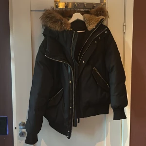 Mackage jacka helt ny - Aldrig använd köpt för 4 år sedan på gamla johnells i kista Nypris 6-7tusen