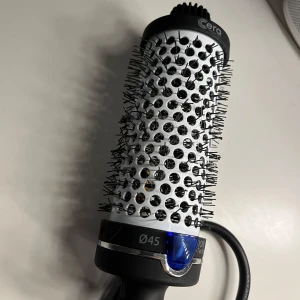 Värmeborste - björn axén värme borste i 45 mm, funkar perfekt för att styla håret. 