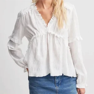 Nakd blus - Så fin blus från Nakd i fint skick i storlek 34! Skriv för fler bilder 💕