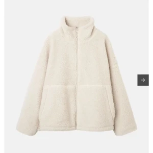 Teddy jacka  - Säljer min super mysig Teddy jacka från Carin Wester som passar perfekt nu till hösten!