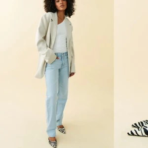 Jeans - Fina jeans ifrån Gina Tricot ,knappt använda då dem är lite förstora. nyskick. Skriv för egna bilder. Nypris är 500kr💗🫶🏻