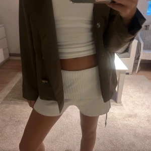 Stickade shorts gina - Så fina stickade shorts från Gina , size M men passar mig som har XS