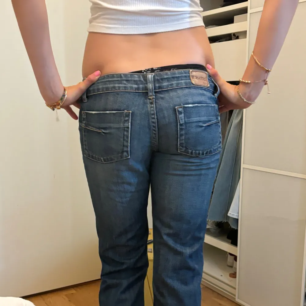 Midjemått:37cm innerbenslöngd:71cm☺️. Jeans & Byxor.