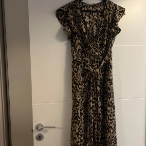 Leopard klänning - Ny