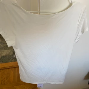 Gina tricot soft touch low back top - Gina tricot soft touch low back top strl L  Nypris 199,95:-  Aldrig använd prislapp kvar 