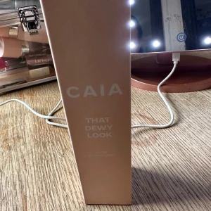 Ny oöppnad settingspray Caia  - Helt ny oöppnad Caia settingspray  Finns i Åmål kan skickas  Ordinarie pris 245 190kr