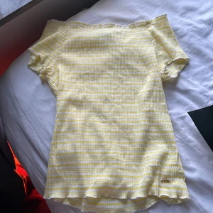 En gull, vit topp - Är typ använd 2 gånger