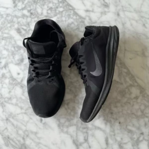 Nike skor  - Helt nya och fräscha. Rensar hemma ❤️