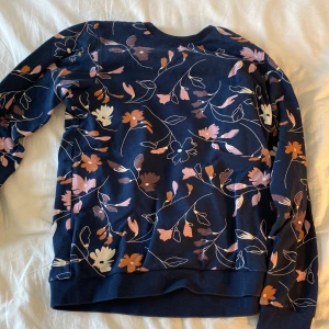 Säljer denna helt oanvänd polan o pyret tröjan🧡💙🤍🩷💜 - Helt oanvänd jätte fin skick💙