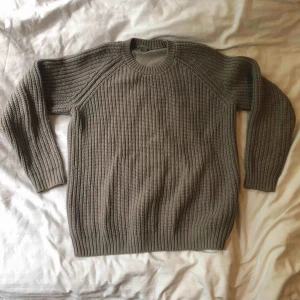 Tröja  - Jättefin tröja från H&M och oanvänd 