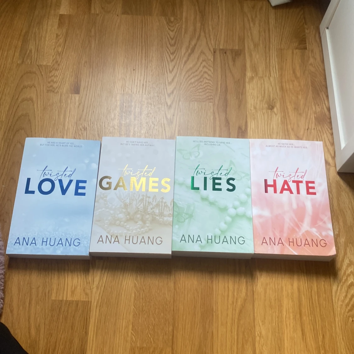 Hela bokserien twisted 