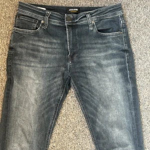 jack and jones jeans - jack and jones jeans i modellen skinny liam de är i storlek 32/32 men passar som slim glenn i 31/32 väldigt fräscha dessa med nästintill nyskick. hör av vid frågor pris går att diskutera