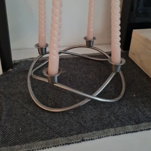 Ljusstake Georg jensen - Ljusstake i mycket fint skick. Kan skicka med ljusen om så önskas :) 