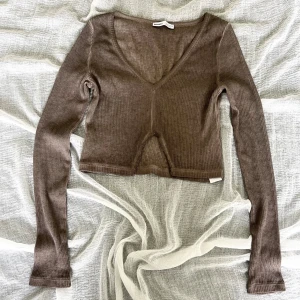 Brun ribbad tröja från Bershka - new 