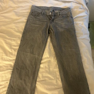 Weekday jeans - Säljer nu mina weekday jenas då dom aldrig kommit till användning då dom är förstora