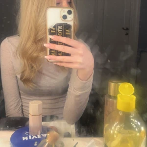 Intimissimi tröja  - Säljer min intimissimi tröja då den inte kommer till användning, några små defekter, kan skickas privat🩷