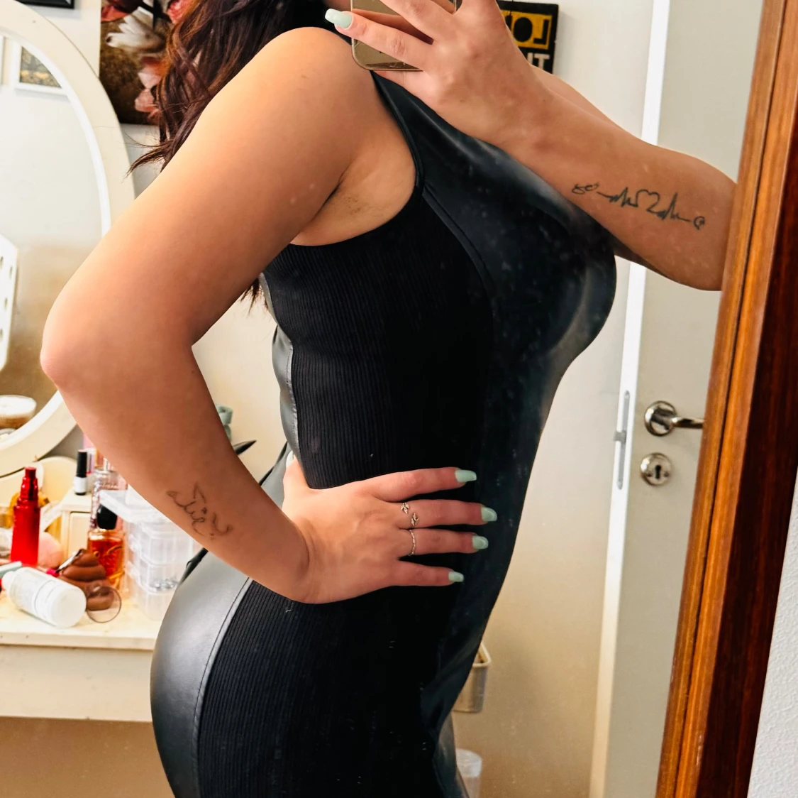 Svart klänning från Calvin Klein - 92