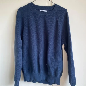 Stickad tröja - Små tecken på användning, annars jätte fin☺️