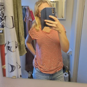 T-shirt från H&M - Den är i mycket fint skick och är i storlek M. Jag har använd den få gånger.