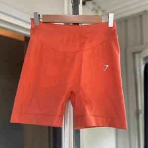 Gymshark shorts  - Sorlek M. Bra skick 