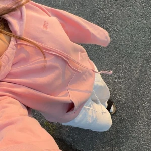 Hoodie - Hoodie från Levis i nyskick!!! Så fin färg och jättemysig