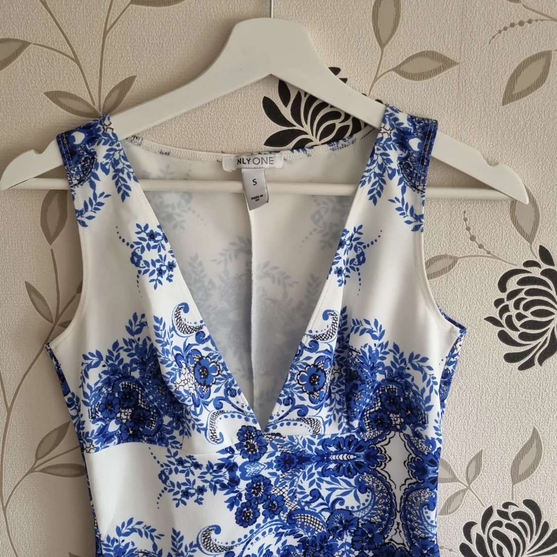 Vit och blå klänning från NLY One - 90