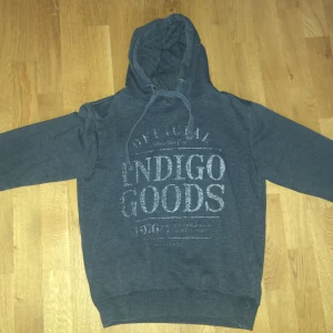Smog hoodie - Perfekt skick, inga hål, snygg
