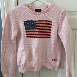 Ralph Lauren Flag - Jättefin klassisk tröja från Ralph Lauren storlek 12-14år. Mycket fint skick! 400kr