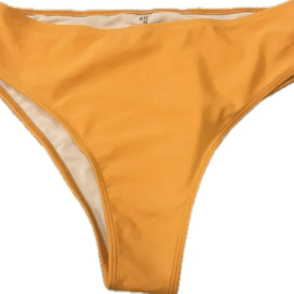 Söt orange bikini som är aldrig använd. Säljer för den inte passade mig. . Övrigt.