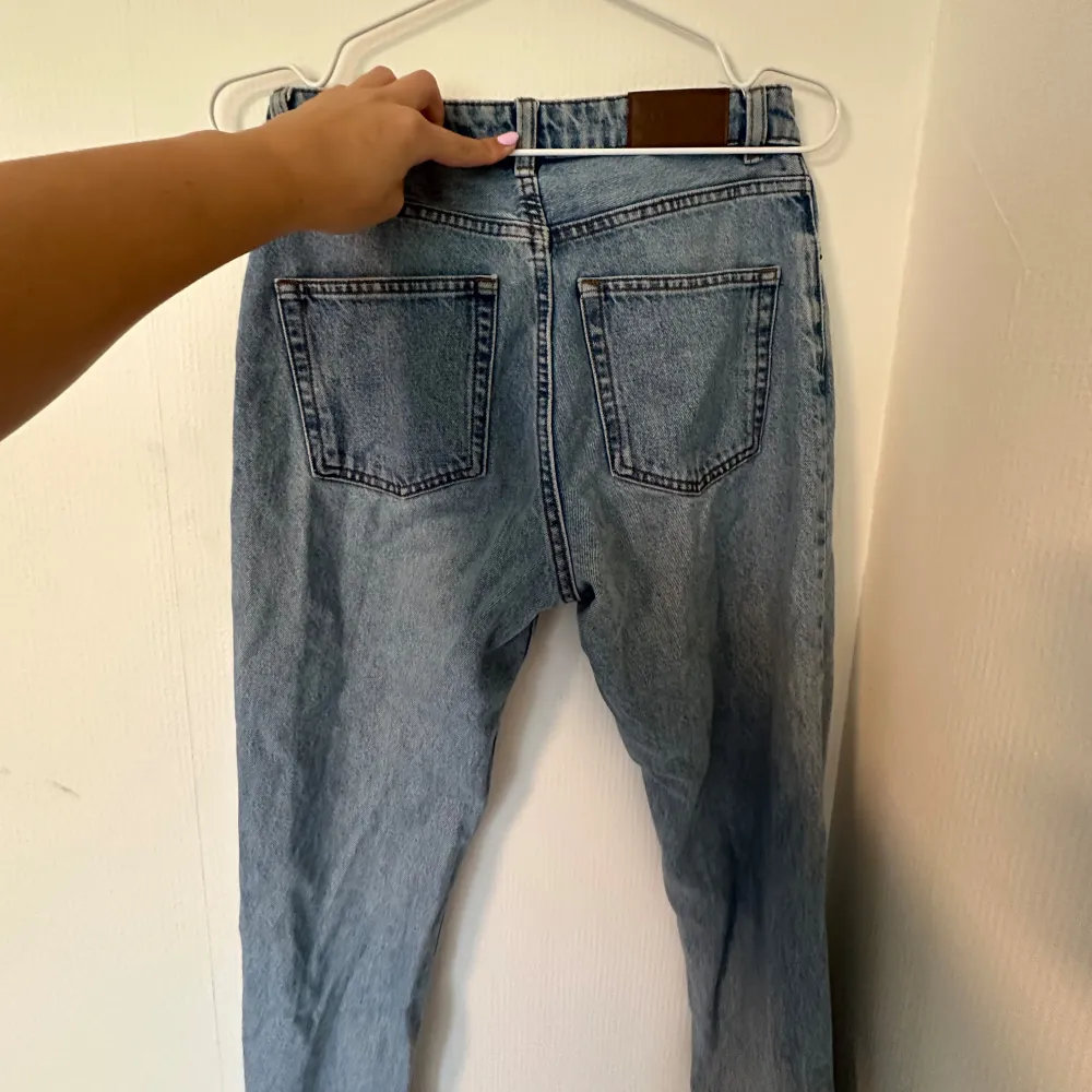 Jeans från monki, fint skick Storlek 27 cn 165/68A Skulle säga att dom passar en XS. Jeans & Byxor.