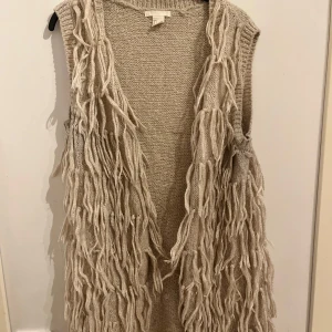 Beige stickat  - Bra kvalité användes bara några gånger.