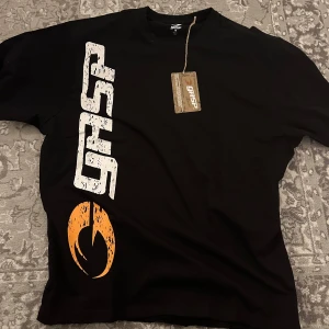 Gasp T-Shirt - Säljer denna oversized Gasp tröja. Superskönt material och passar bra till gymmet men även vardagliga aktiviteter, PRIS GÅR ATT DISKUTERA!!🤩💪🏽