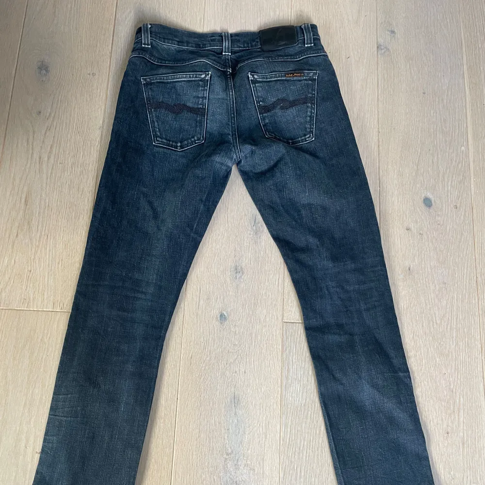 Bra skick, 8/10. Modellen är Dude Dan och storleken är 30/32! Är öppen för förslag eller byten!. Jeans & Byxor.